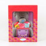 Набор в подарочной коробке - Мишка 20 см держит цветное сердечко + браслет с буквами LOVE (ME TO YOU)